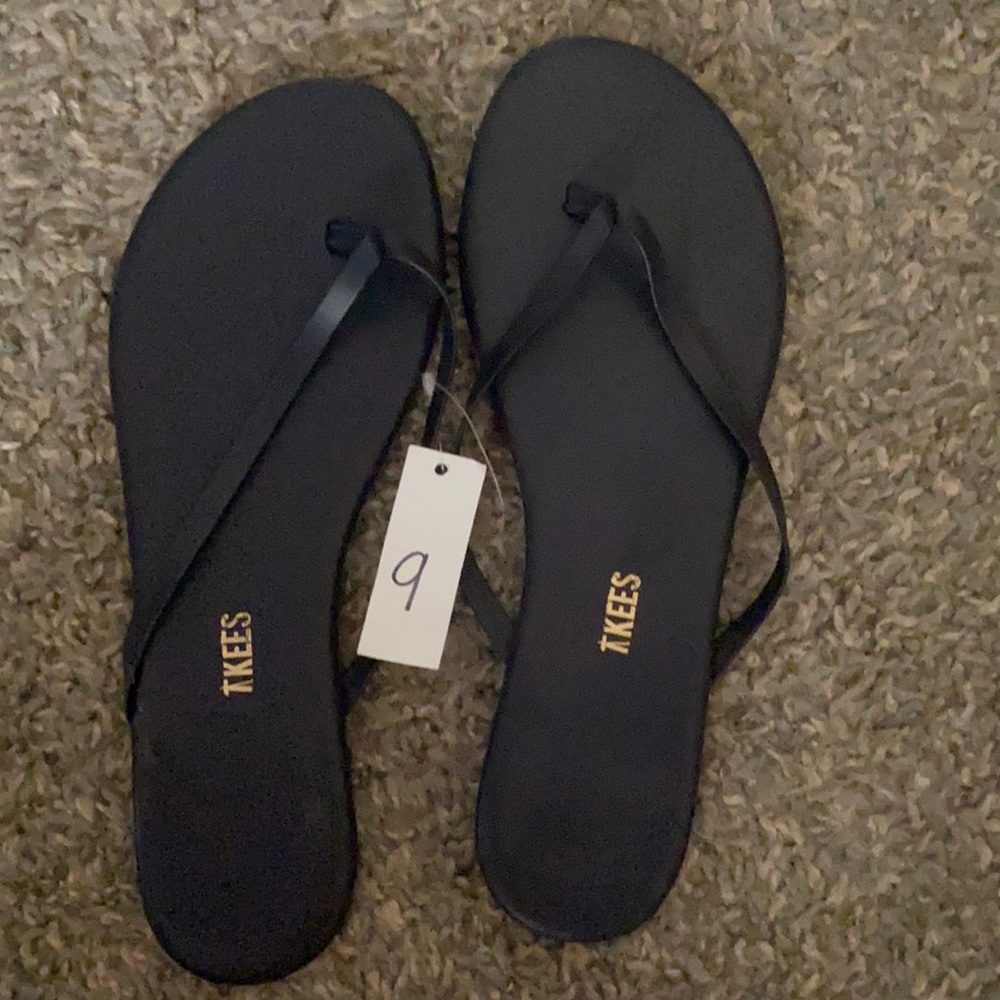 New navy blue flip flops, never been worn.